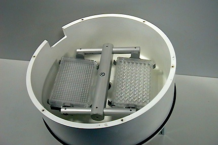 Robotertaugliche Zentrifuge für Mikrotiterplatten